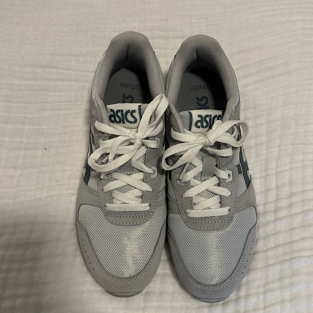 ASICS women’s lyte classic sportstyle shoe size 8